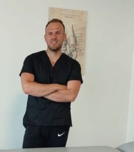 27449211d0504d0fb1d6d6e2abc4a4-mb-medic-mariusz-brzozowski-biz-photo-5be9fd2941b04851b5f6c93b185e95-booksy